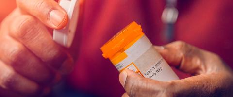 A Strategy to Sharply Blunt Addictive Reward From Opioids While Retaining Their Pain-Relieving Properties A Strategy to Sharply Blunt Addictive Reward From Opioids While Retaining Their Pain-Relieving Properties